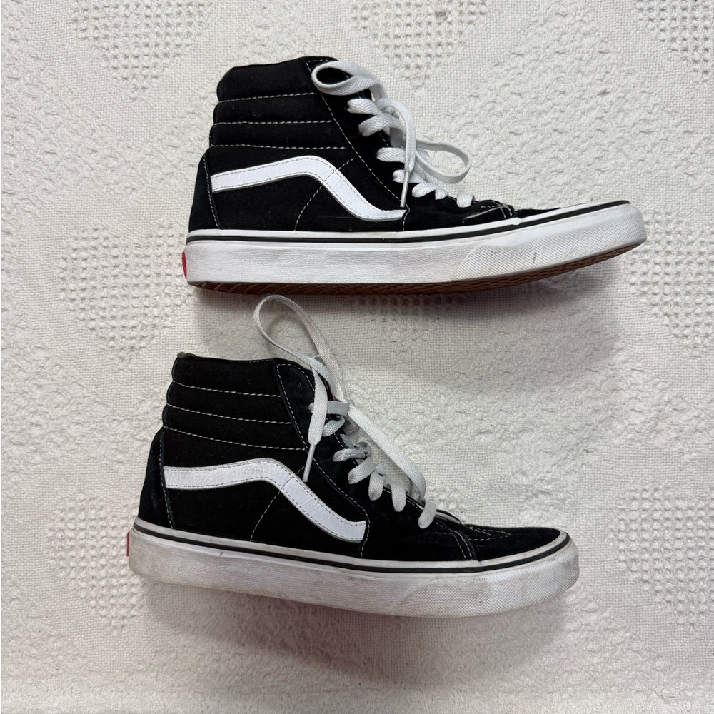Vans Black Hightop Sneakers (Women’s 8.5/Men’s 7)